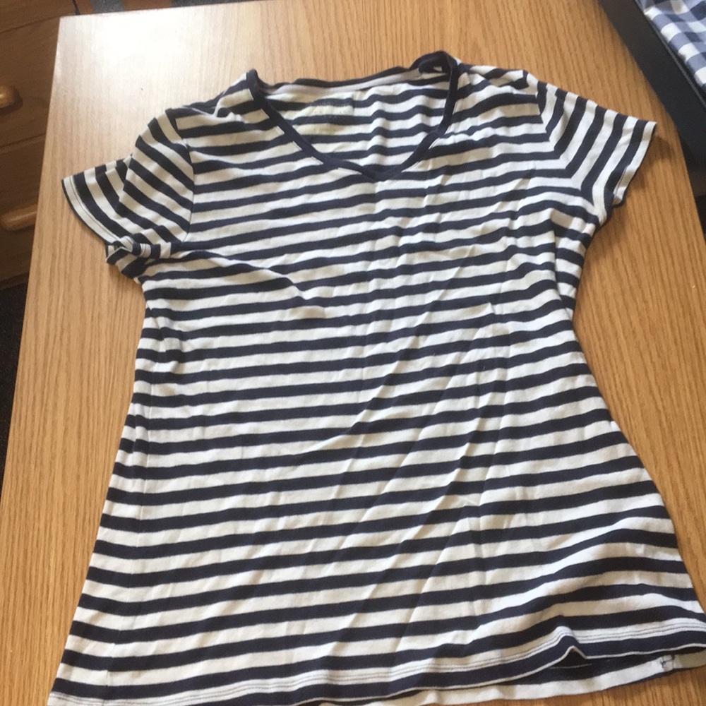 Short sleeve T-shirt, white and navy blue striped